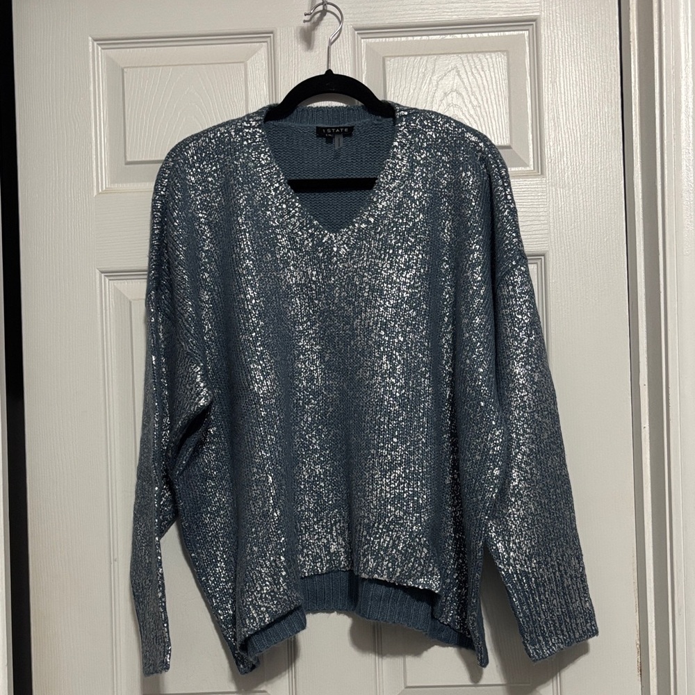 1.State women’s sweater. Size extra large.